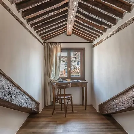Apartment Saoner Venetian Design